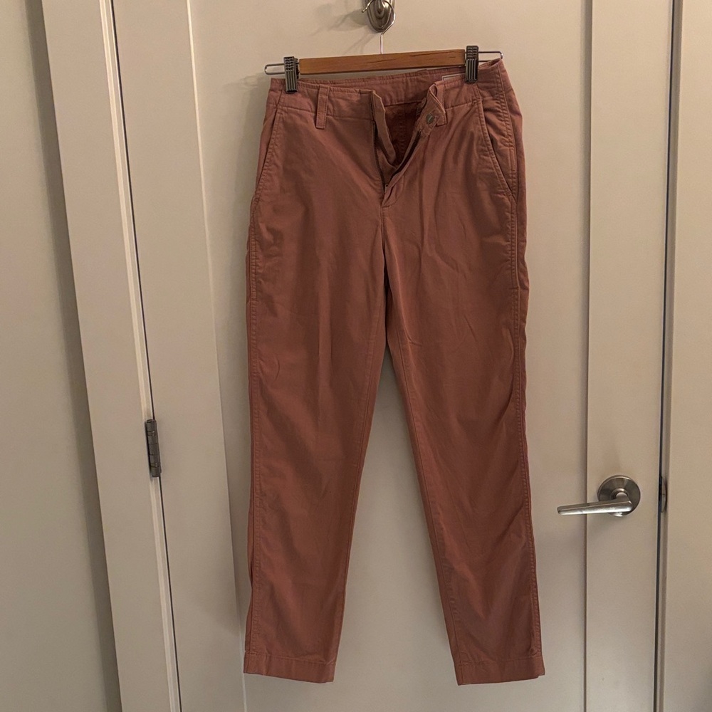 GAP Women’s mid-rise straight “Downtown Khaki” Chinos